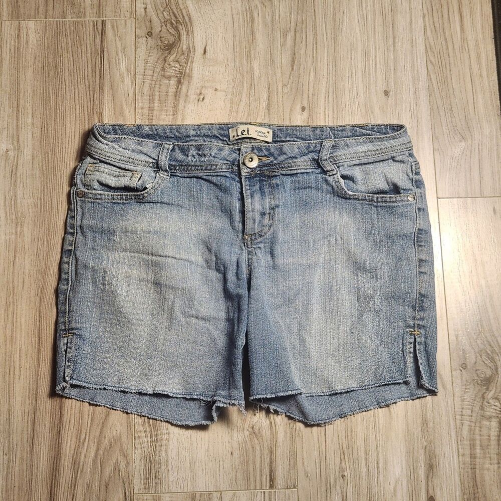 L.e.i. Ashley Trouble Cut Off Shorts Juniors 11 Blue Light Wash Denim Distressed